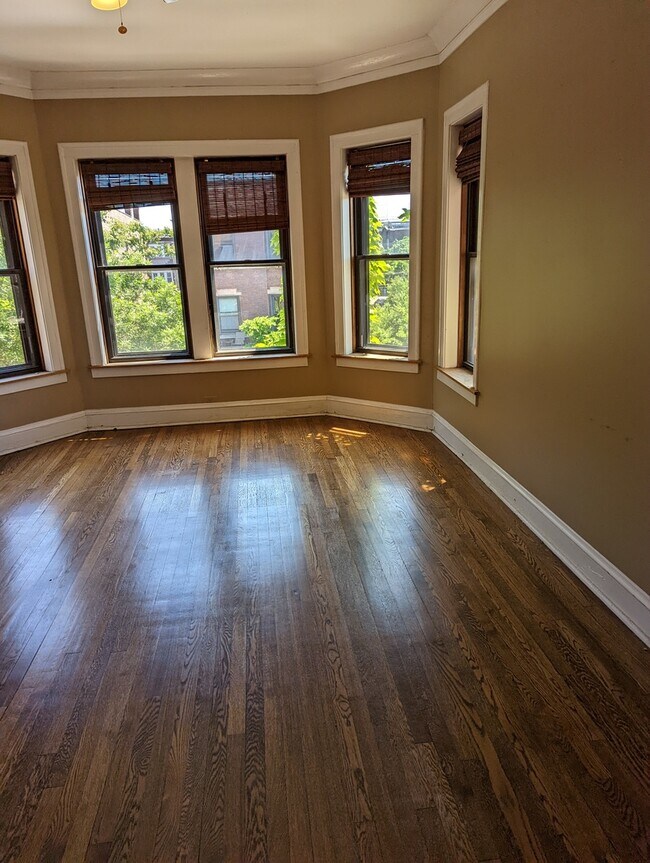 Foto del edificio - 3702 N Lakewood Ave