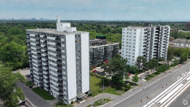  - 2475 Hurontario Street