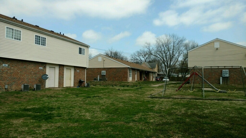 Primary Photo - Cherryvale Center Apartments