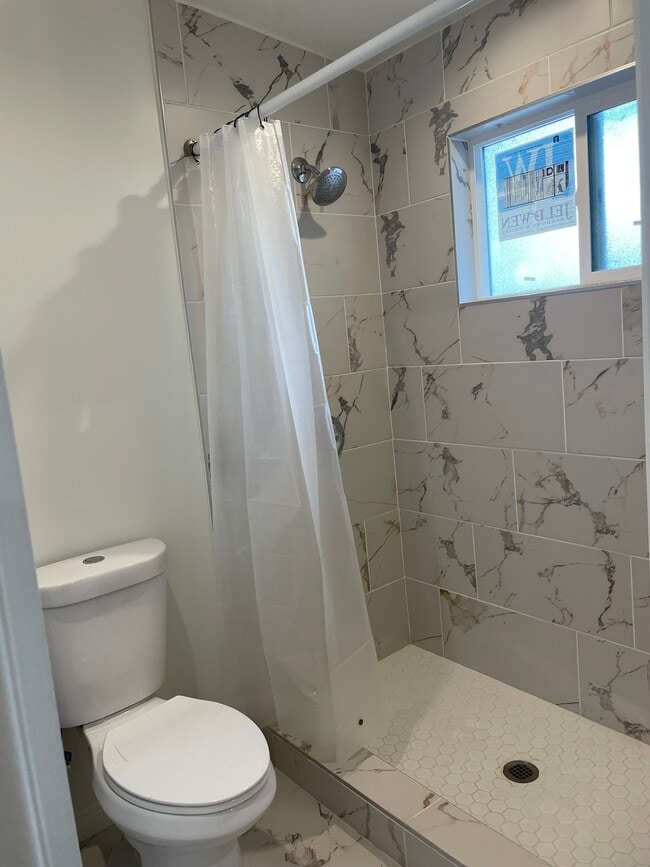 Foto del edificio - 6843 Vantage Ave