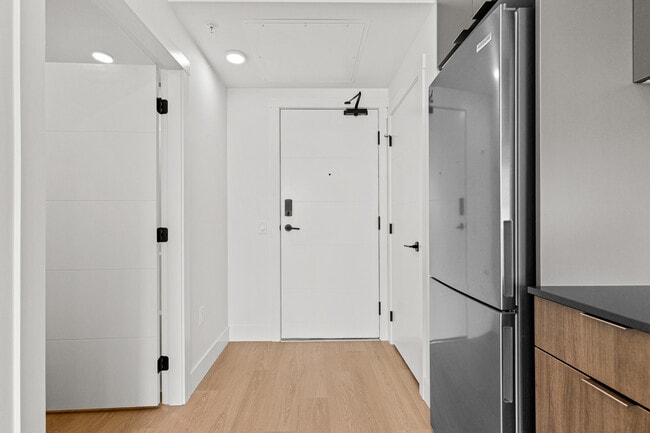 Building Photo - 1110 Lawson Av