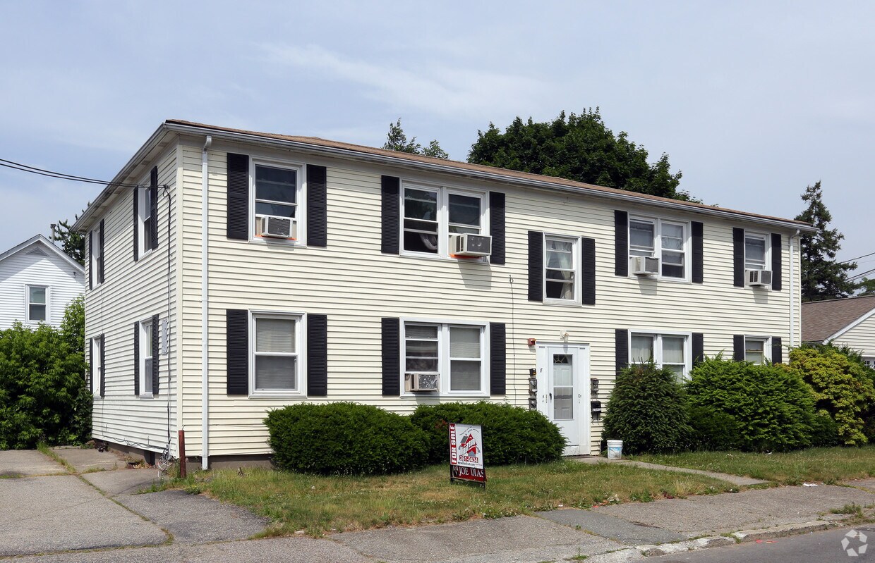 8 Chase St, Pawtucket, RI 02861 Apartments in Pawtucket, RI