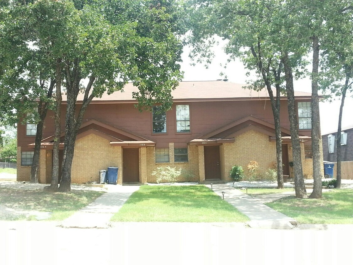 Primary Photo - 116 Peachtree Court, Unit C