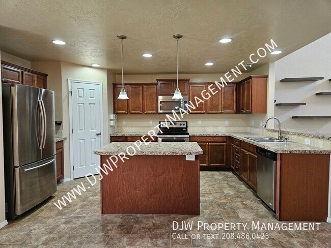 Foto del edificio - 4665 N Beaham Ave