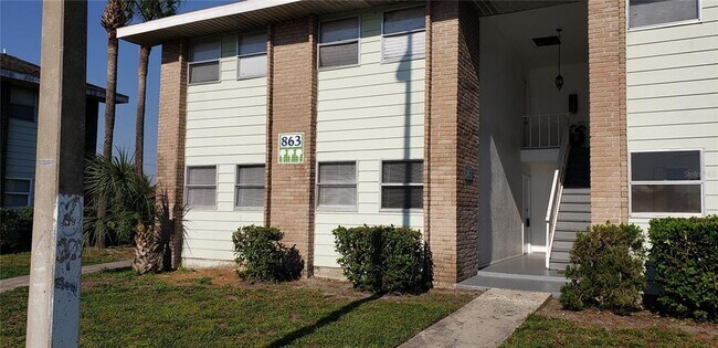 Building Photo - 863 Sky Lake Cir