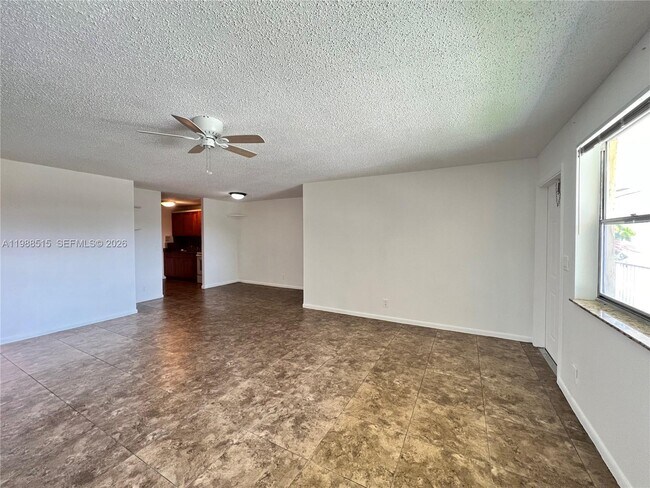 Foto del edificio - 850 E Commercial Blvd