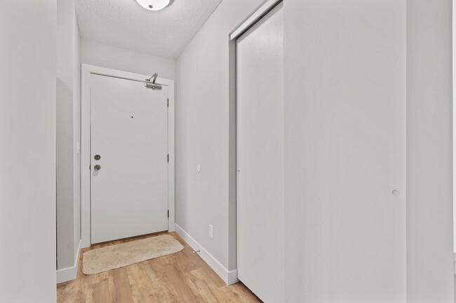 Building Photo - 1551 Namekagon St