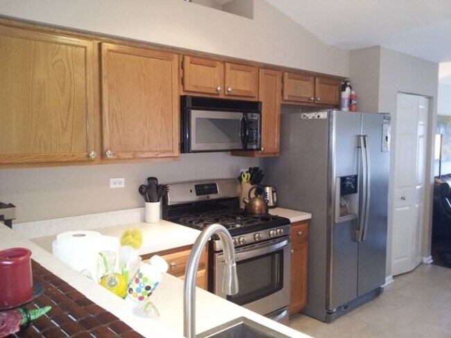 Building Photo - Schaumburg Second Level Two Bedroom Condo