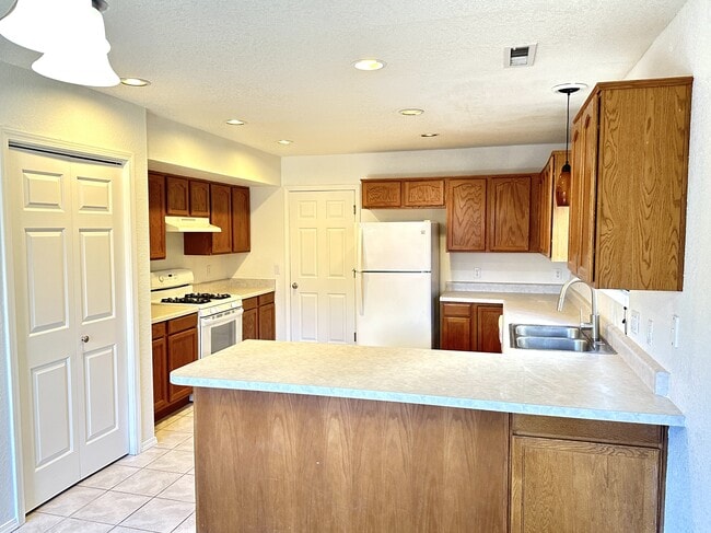 Building Photo - 3032 W Easterday Ln