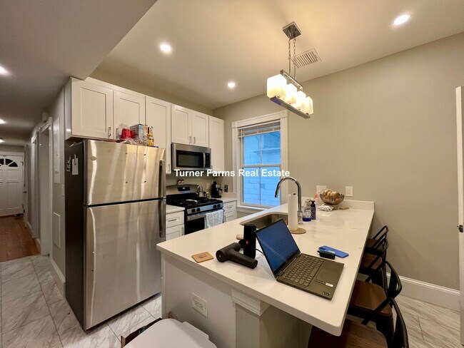 Foto del edificio - 267 E Cottage St
