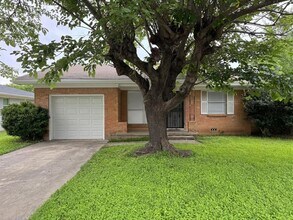 Building Photo - 1003 Duvall Dr