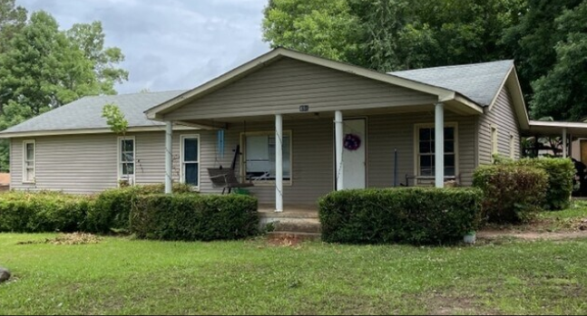 Primary Photo - 486 Lake Forest Dr