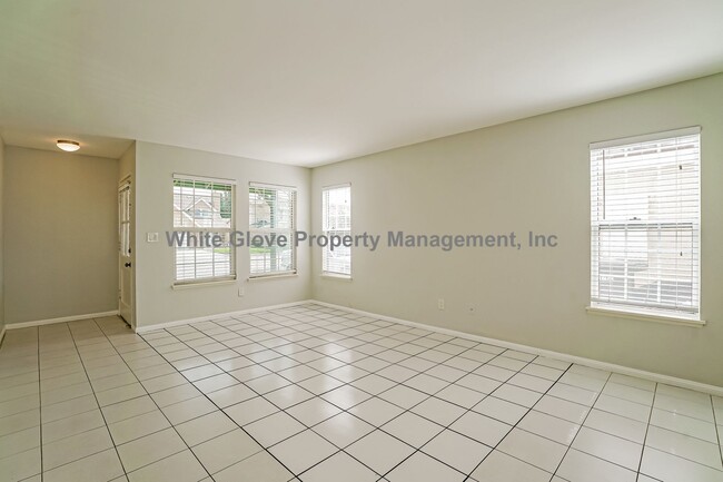 Foto del edificio - Charming 4-Bedroom Artesia Home with Sunroom, Large Backyard & Attached Garage