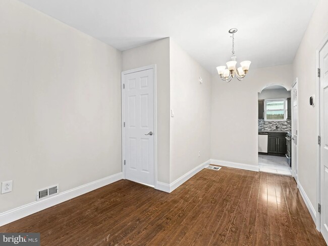 Building Photo - 2437 S Mildred St