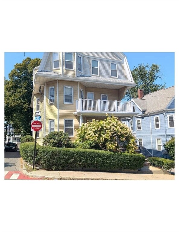 26 Sycamore St Unit 3, Somerville, MA 02143 Room for Rent in