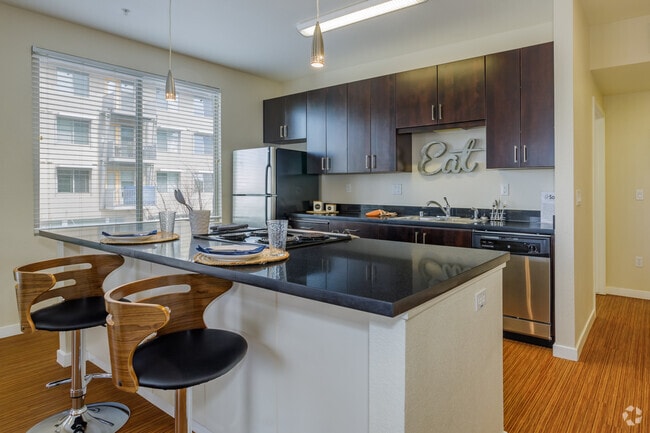 2BR, 2BA - 1,095 - Sol at West Village Apartments