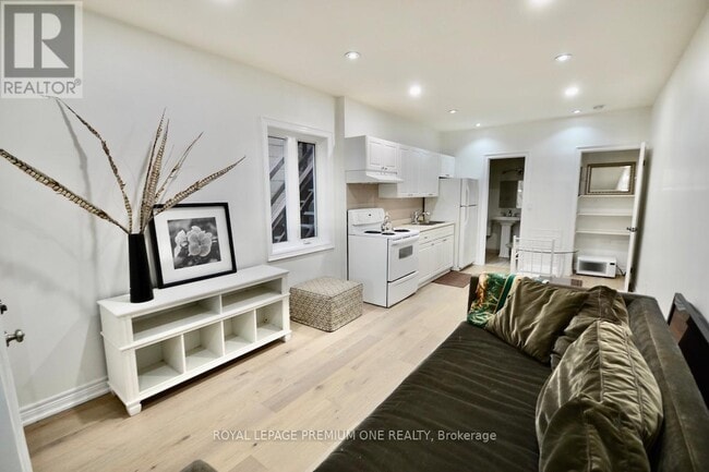 Building Photo - 312 Rustic Rd