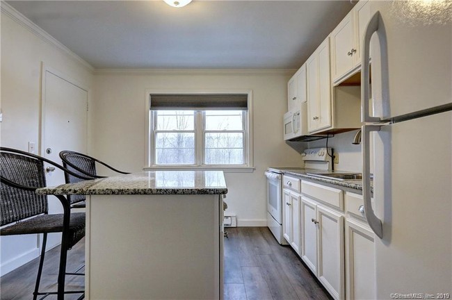 Building Photo - 4 Belair Dr