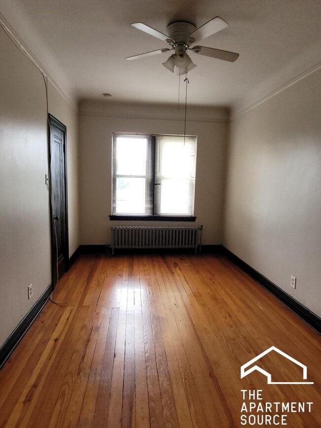 Building Photo - 948 W Cuyler Ave