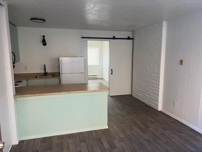 Foto del edificio - 3433 Aztec Rd NE