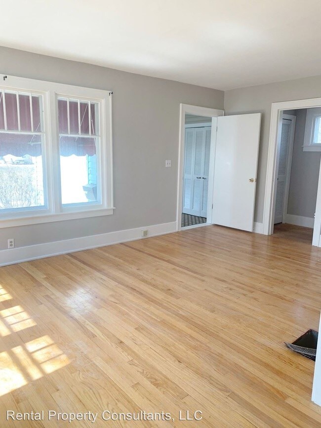 Building Photo - 3 br, 1.5 bath House - 2542 Plainfiled NE