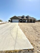 Building Photo - 7419 Kellogg Ave