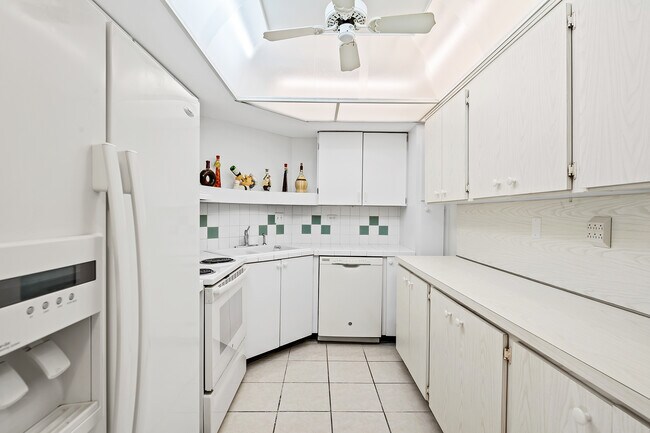 Foto del edificio - 3111 N Ocean Dr