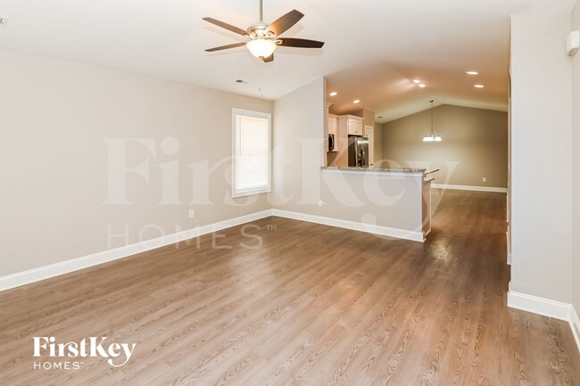 Foto del edificio - 614 Forest Ridge Rd