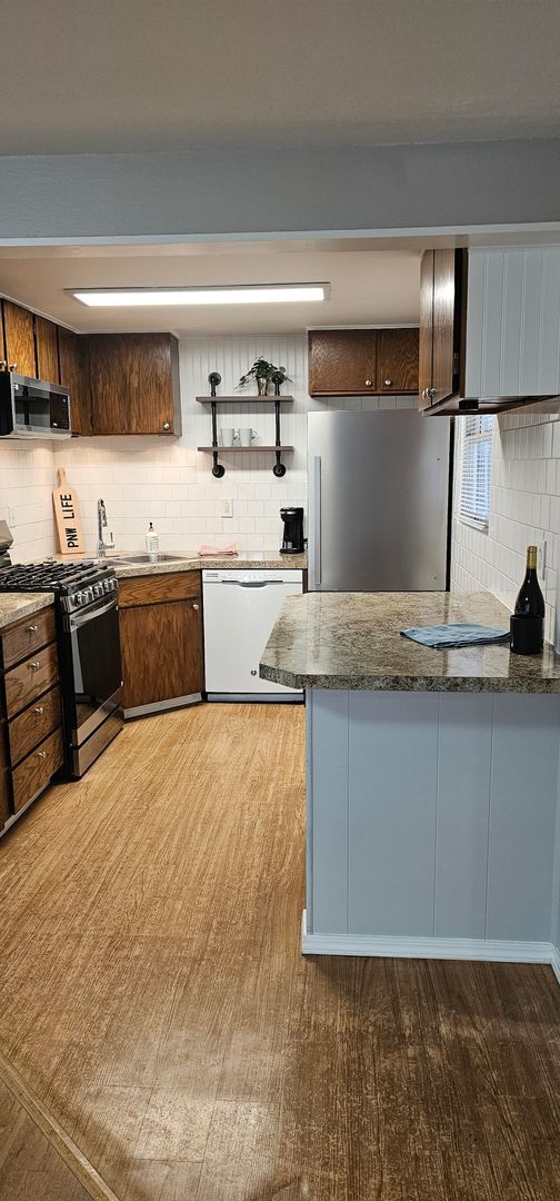 Building Photo - 3 bedroom Ramble House in Manette- Hardwood and Fireplace!