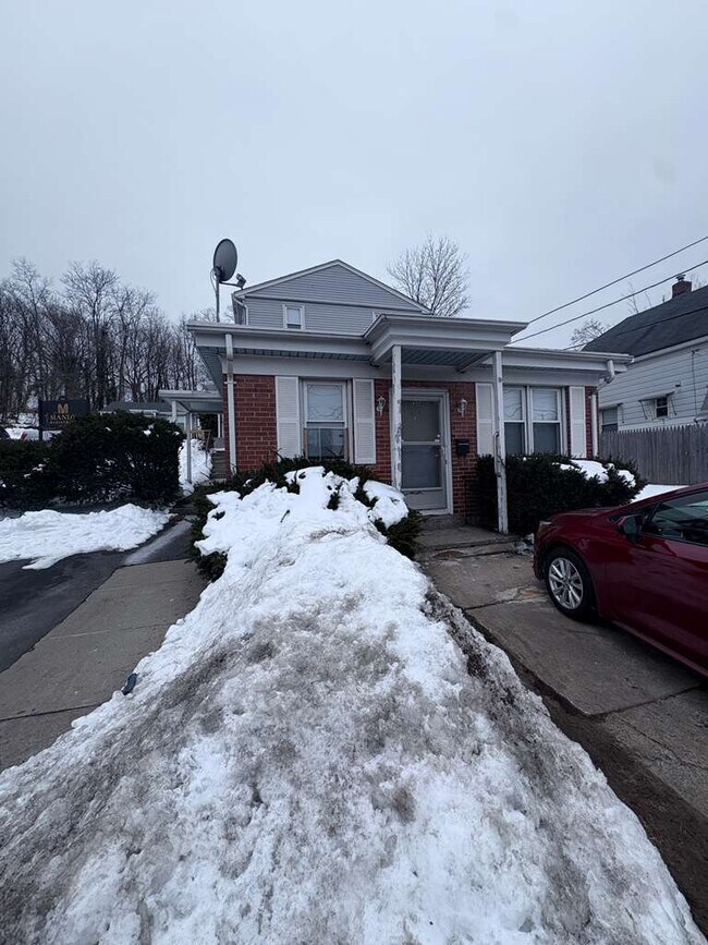 Building Photo - 514 Main St