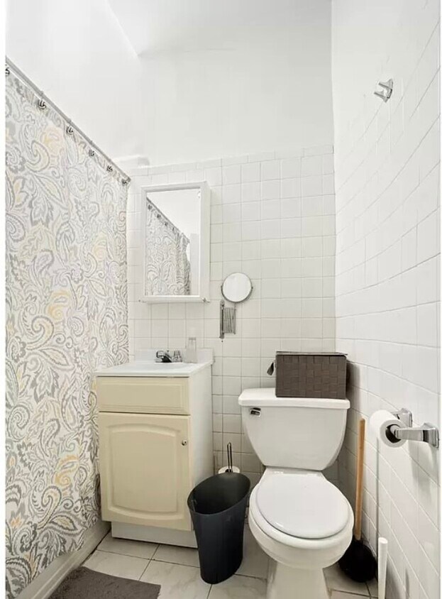 Building Photo - Huge Alcove Studio