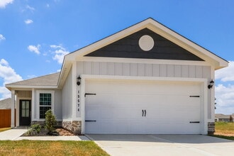 Building Photo - 15574 Caramel Spgs Dr