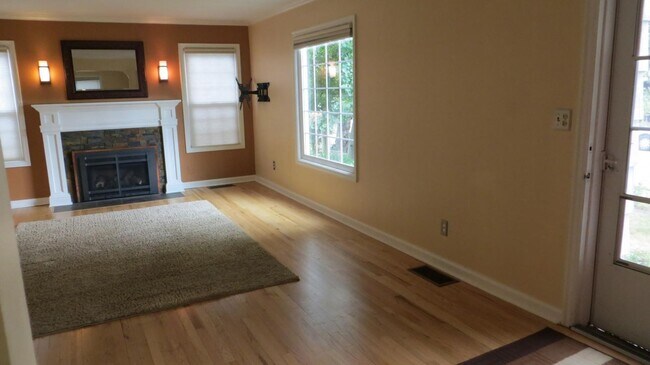 Building Photo - Beautiful 5 bed 2 bath home in Corvallis