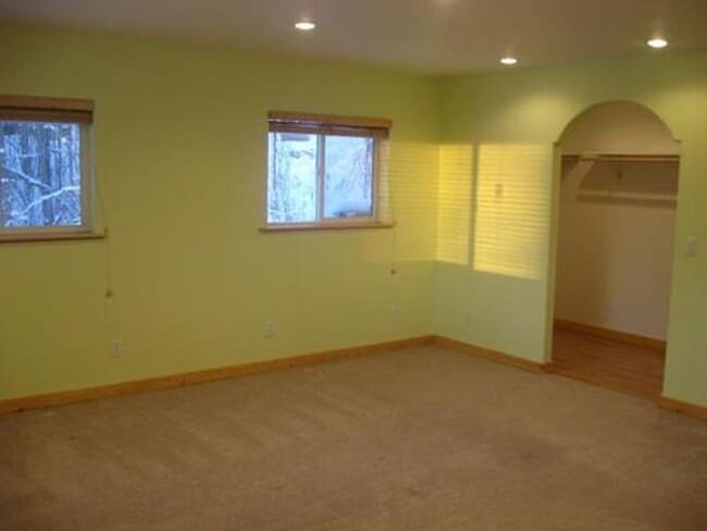 Building Photo - 855 Highlander Dr