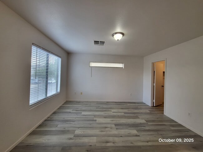 Building Photo - 9708 Villa Lorena Ave