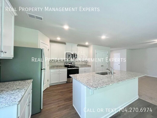 Foto del edificio - **MOVE IN SPECIAL!** 3 Bed 2.5 Bath Home i...