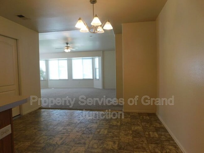 Building Photo - 2986 1/2 Redbud Court