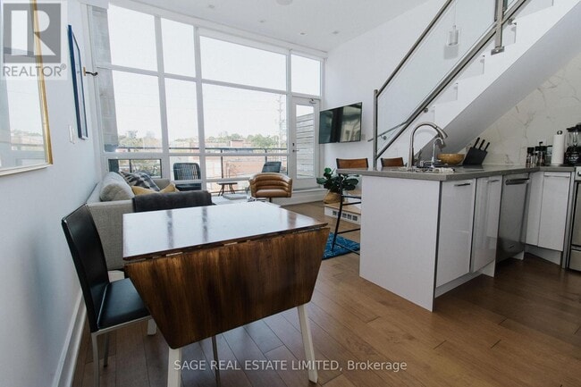 Building Photo - 483 Dupont St