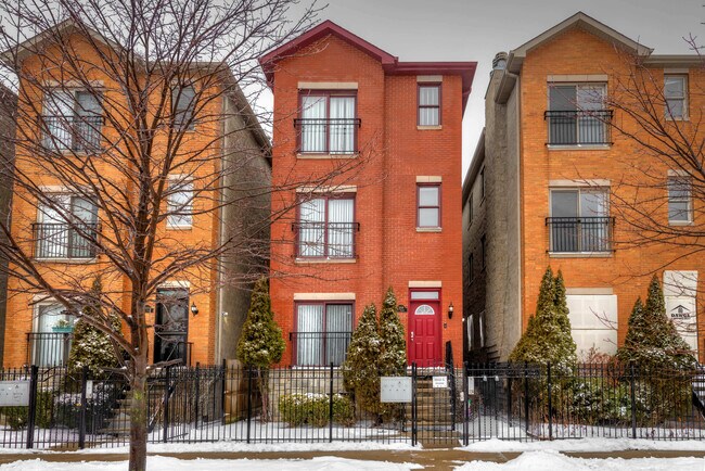 Building Photo - 5848 S Prairie Ave