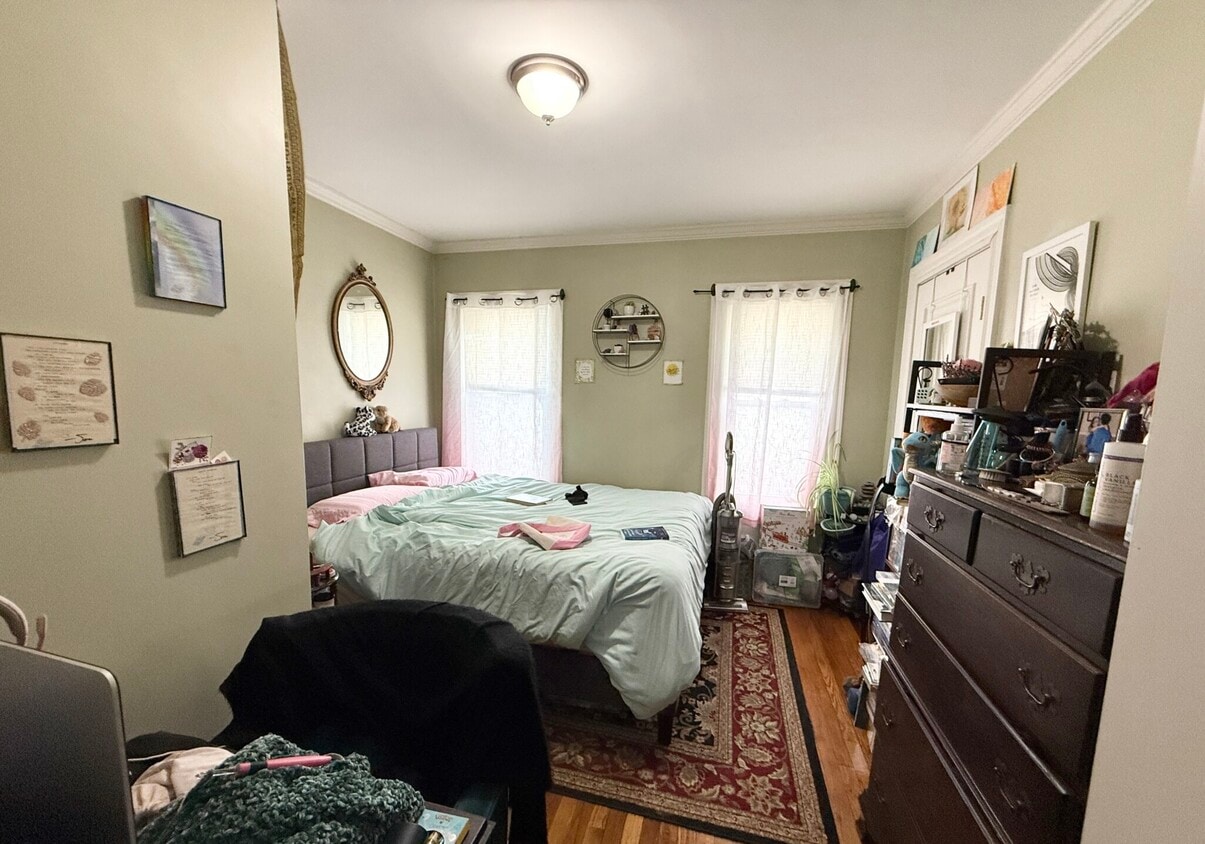 Building Photo - 81 Florence St