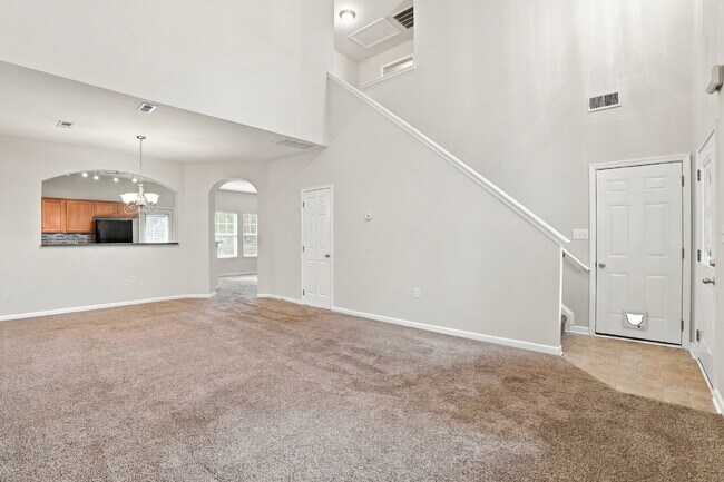 Foto del edificio - Spacious End Unit Townhome!
