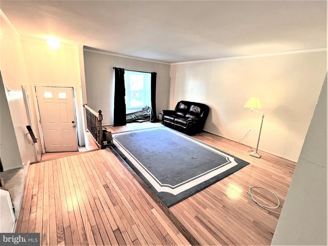 Primary Photo - 7 Narrowleaf Ct