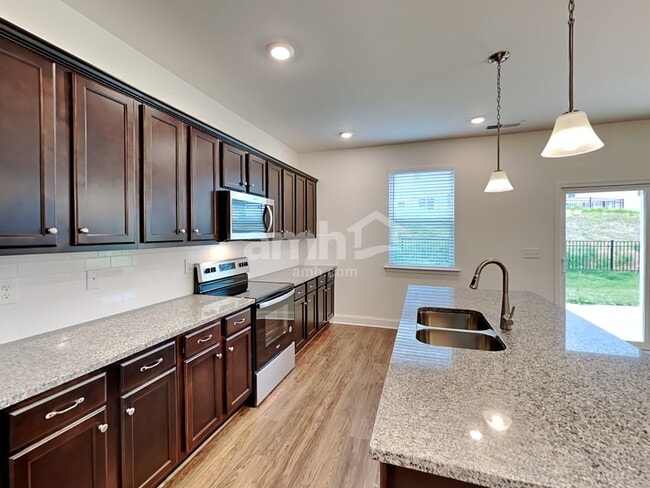Building Photo - 597 Slew Dr