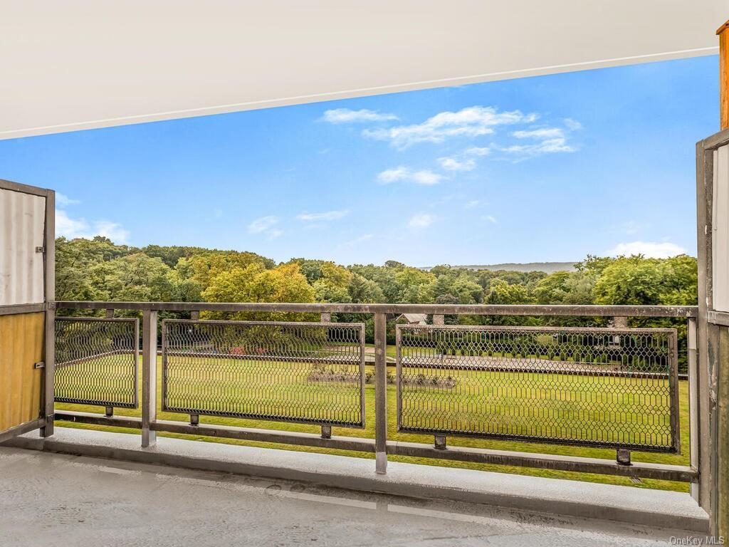 Primary Photo - 4705 Henry Hudson Pkwy W