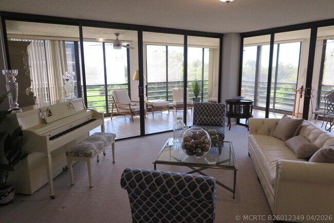 Foto del edificio - 7578 Regency Lake Dr