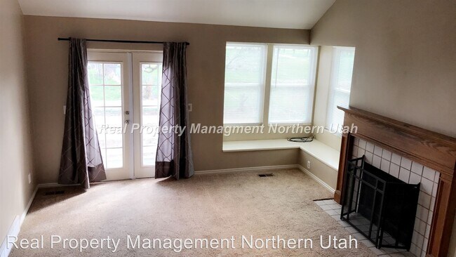 Foto del edificio - 1167 Shepard Ln