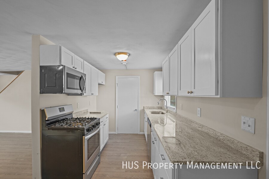 Foto principal - Newly Renovated Townhouse Style Unit