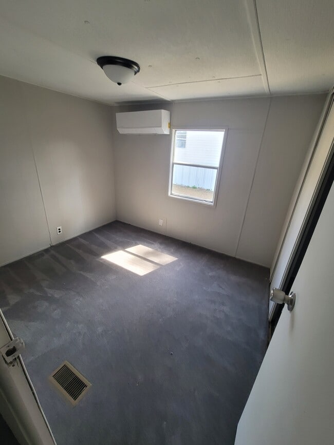 Building Photo - 238 Kipper Ct