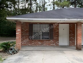 Building Photo - 42185 Deborah Dr