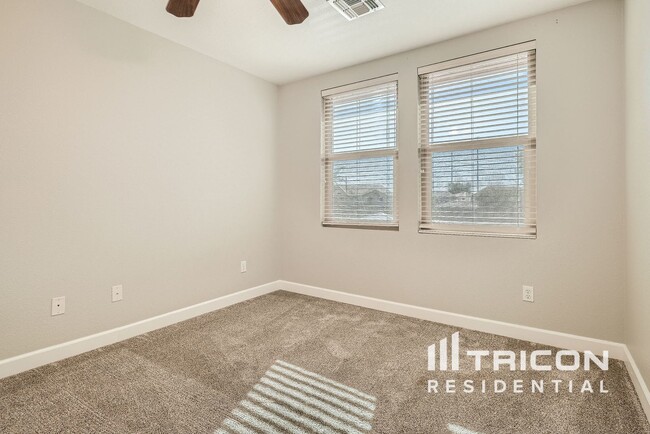 Building Photo - 8948 E Pampa Ave